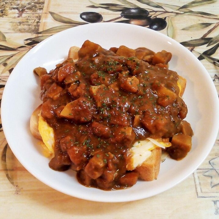 ♪カレーリメイク♡チーズと玉子でカフェ風トースト♪